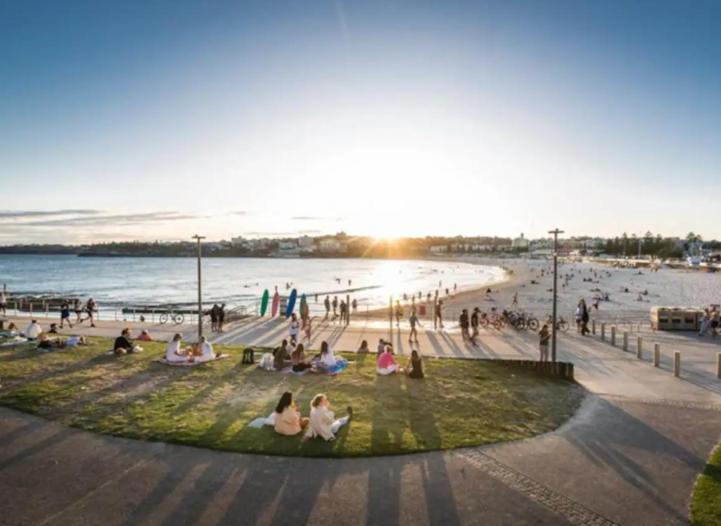 Best Location At Bondi Beach, On The Beach! Apartman Sydney Kültér fotó